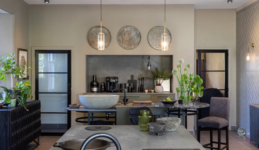 Linda-Barker-green-kitchen.jpg